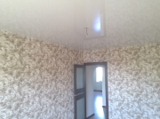 Натяжной потолок белый глянец2