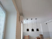 Натяжные потолки в кухне-гостиной